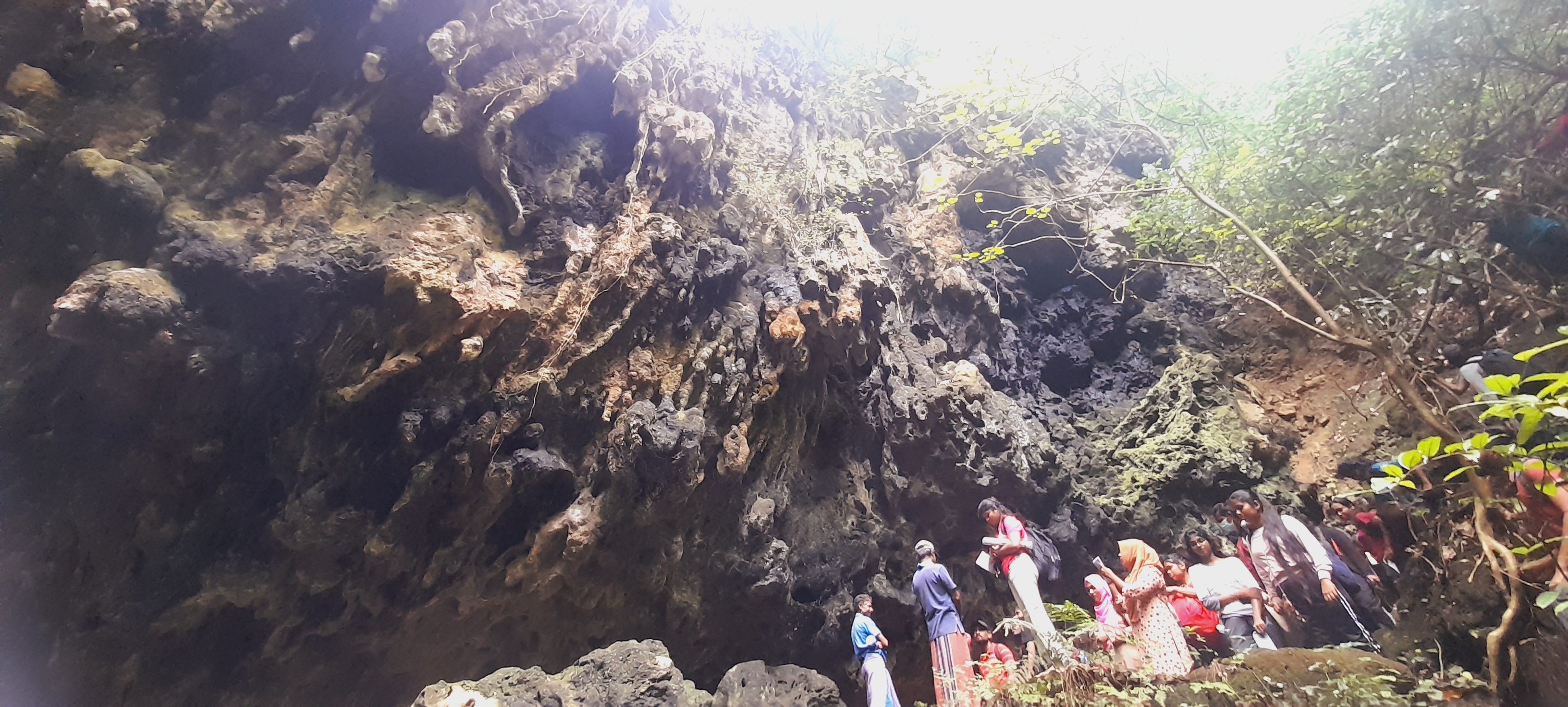 Students of the Department of Natural Resources took an interesting excursion to numerous sites important in Geodiversity and Geoconservation.