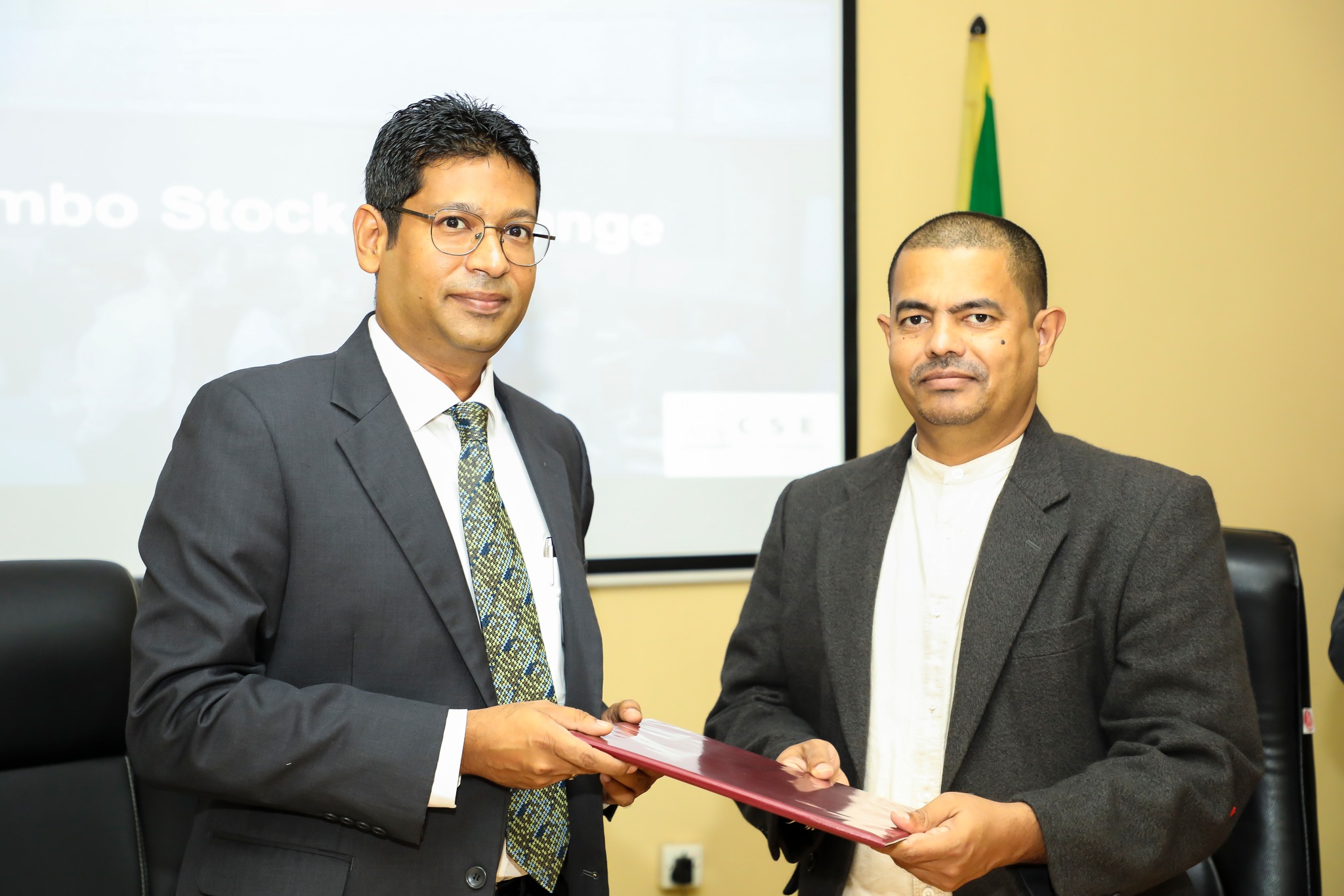 Sabaragamuwa University of Sri Lanka and Colombo Stock Exchange Signs MOU to Strengthen Collaboration